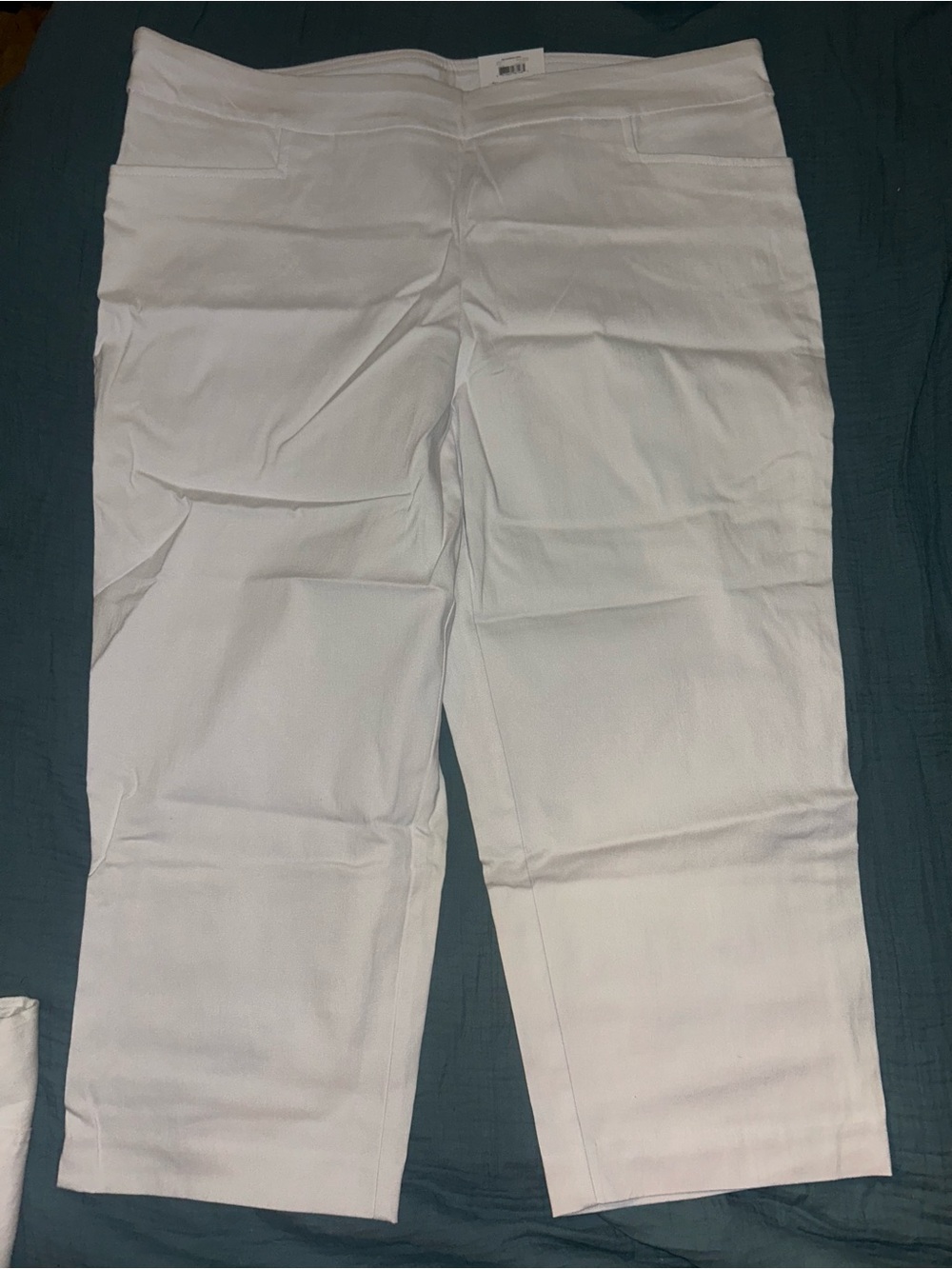 White capris mid rise fitted stretch pants